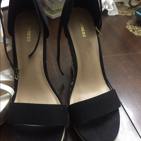 2 express sandals black and white in great shape - Picture 2 of 8